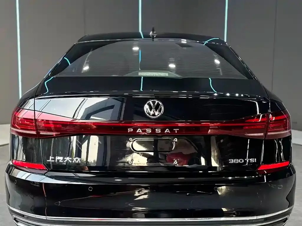 Volkswagen Passat — фото 7