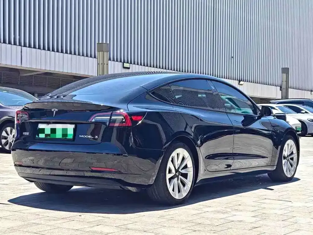 Tesla Model 3 — фото 7