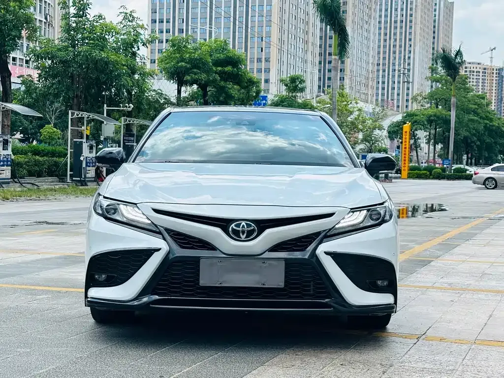 Toyota Camry — фото 4