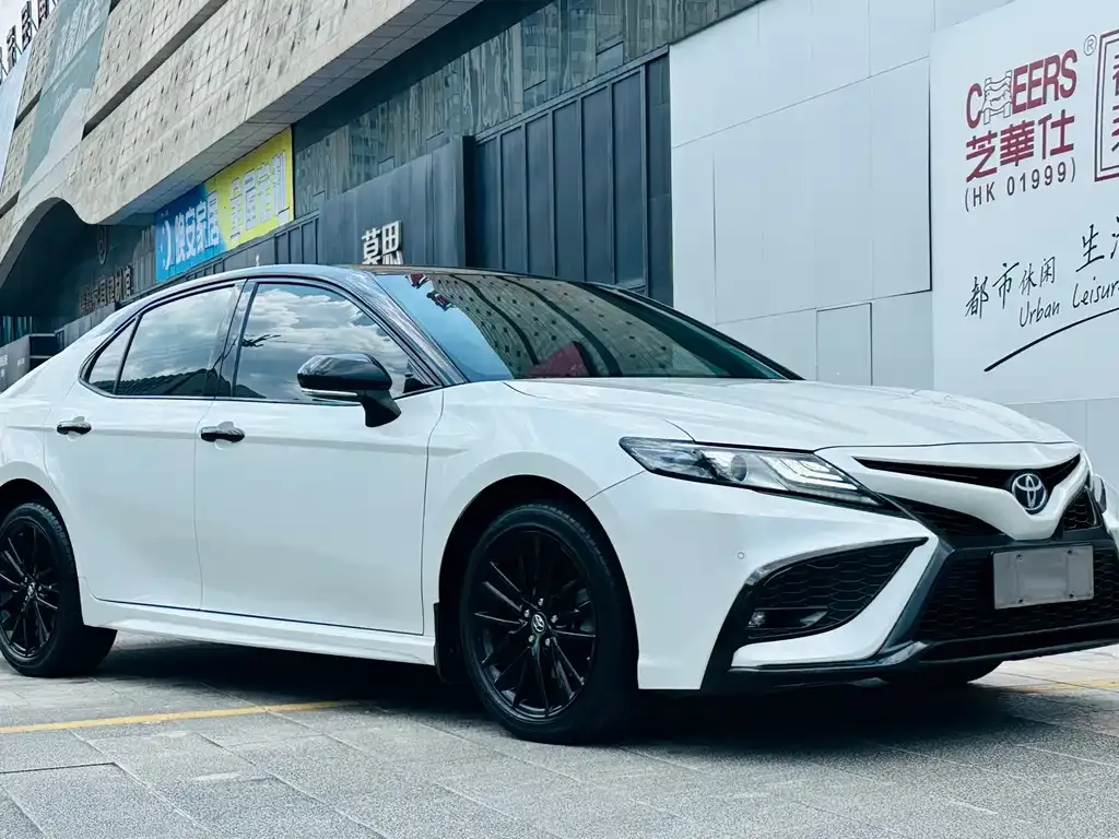 Toyota Camry — фото 8
