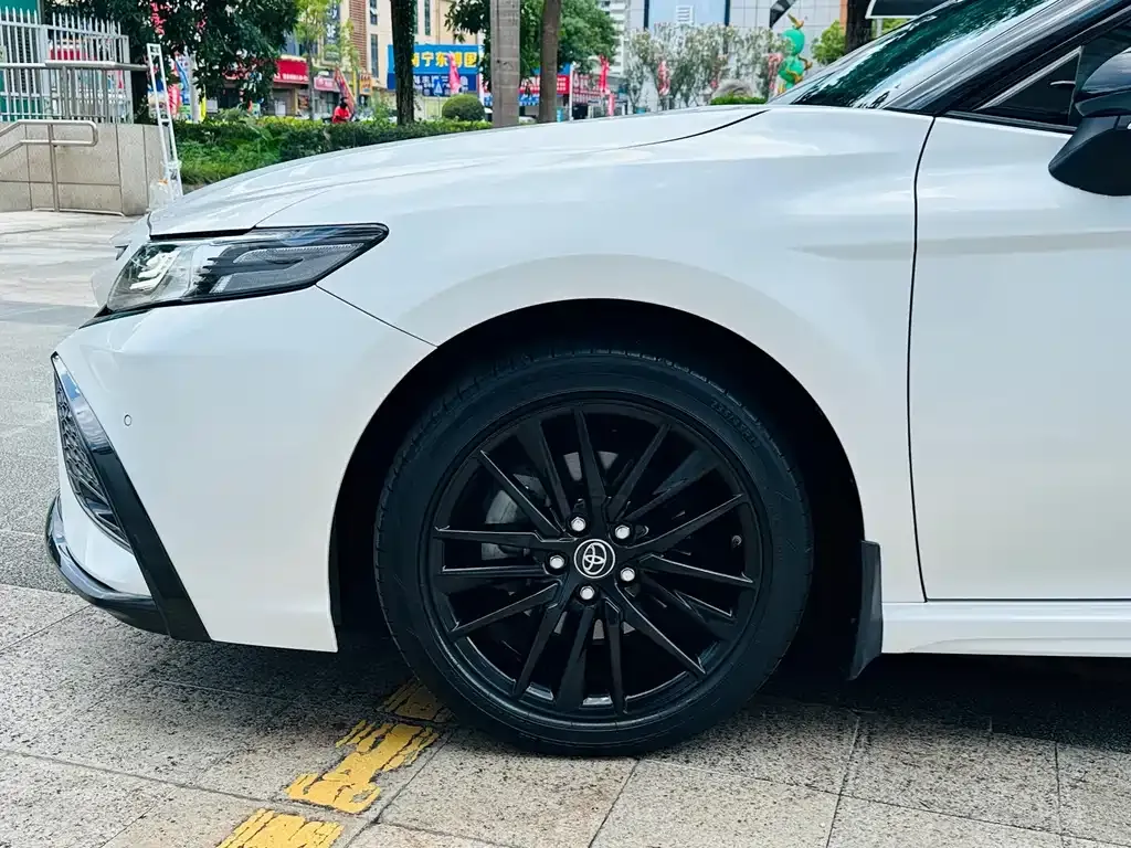 Toyota Camry — фото 7