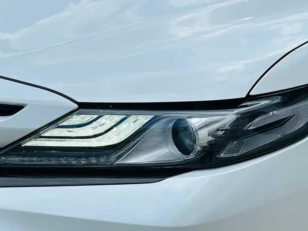 Toyota Camry — фото 3