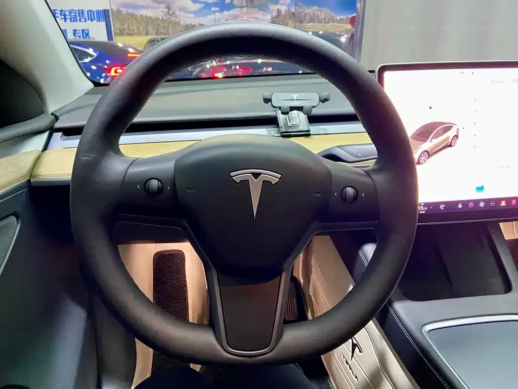 Tesla Model Y — фото 4