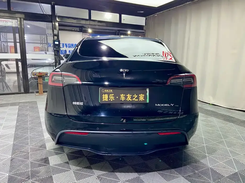 Tesla Model Y — фото 5