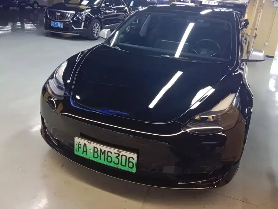 Tesla Model 3 — фото 1