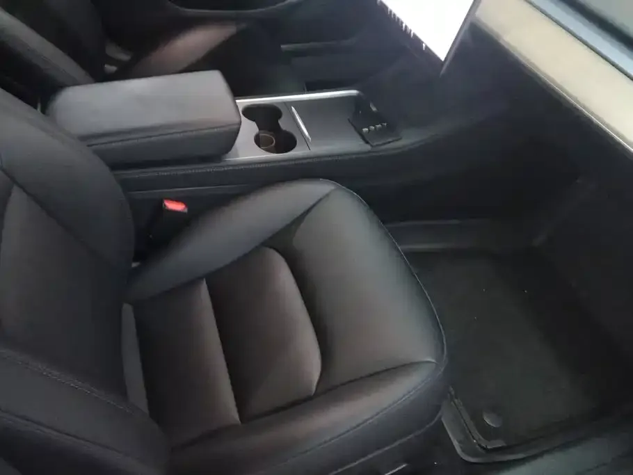 Tesla Model 3 — фото 4