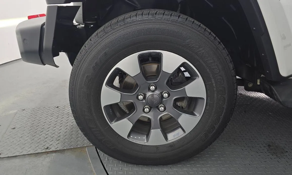 Jeep Wrangler — фото 10