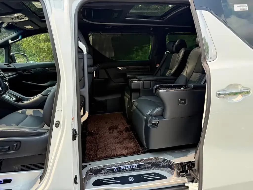 Toyota Alphard — фото 6