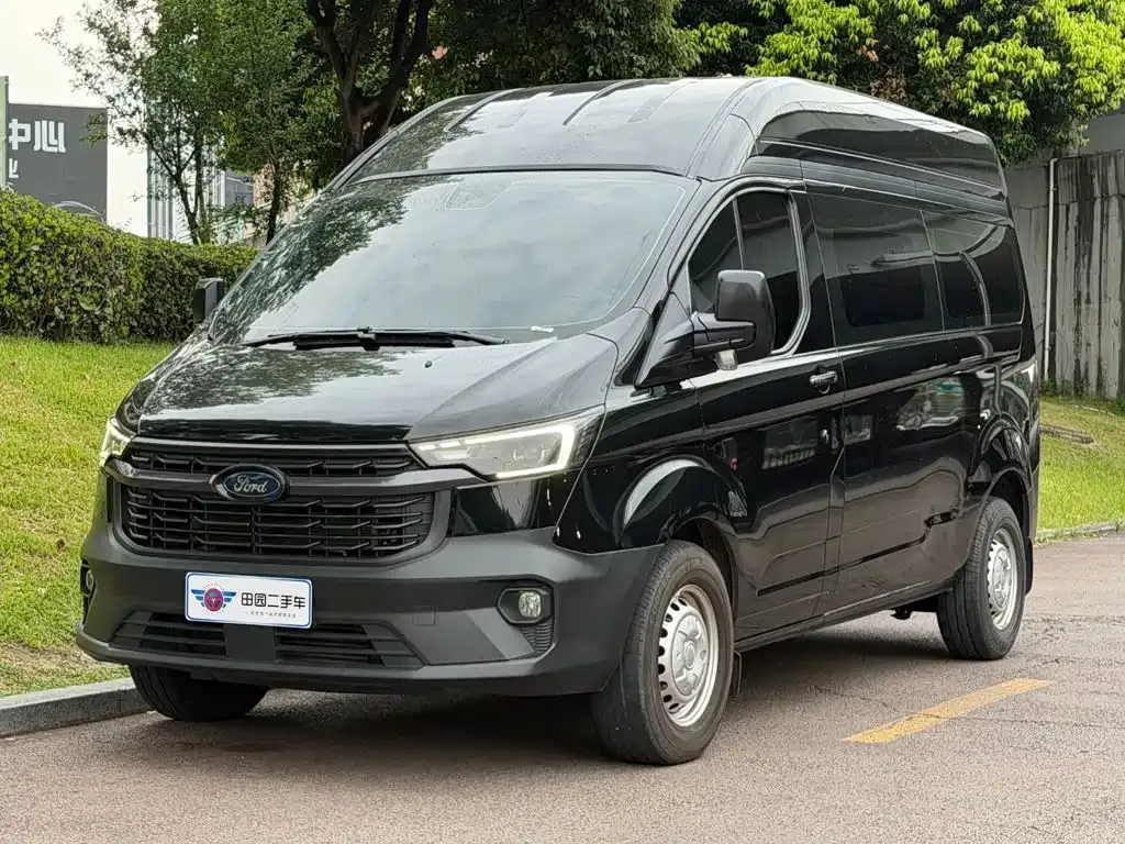 Ford Transit — фото 1