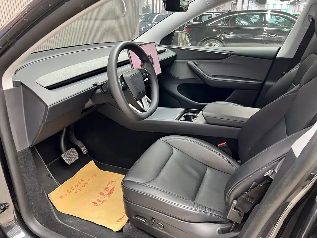 Tesla Model Y — фото 3