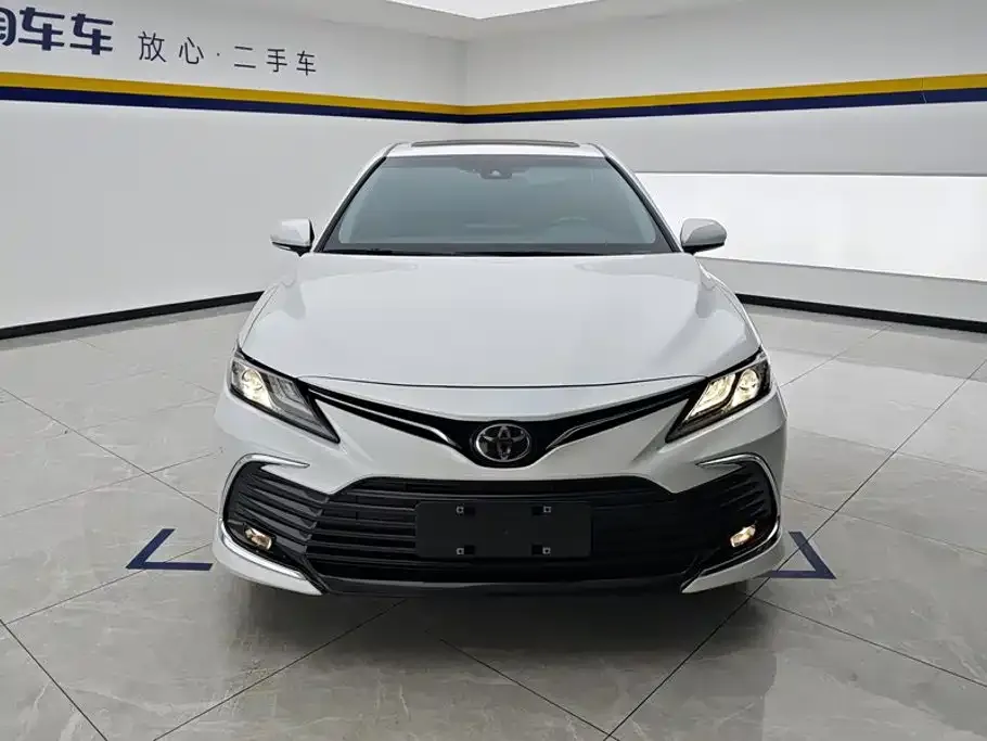 Toyota Camry — фото 5