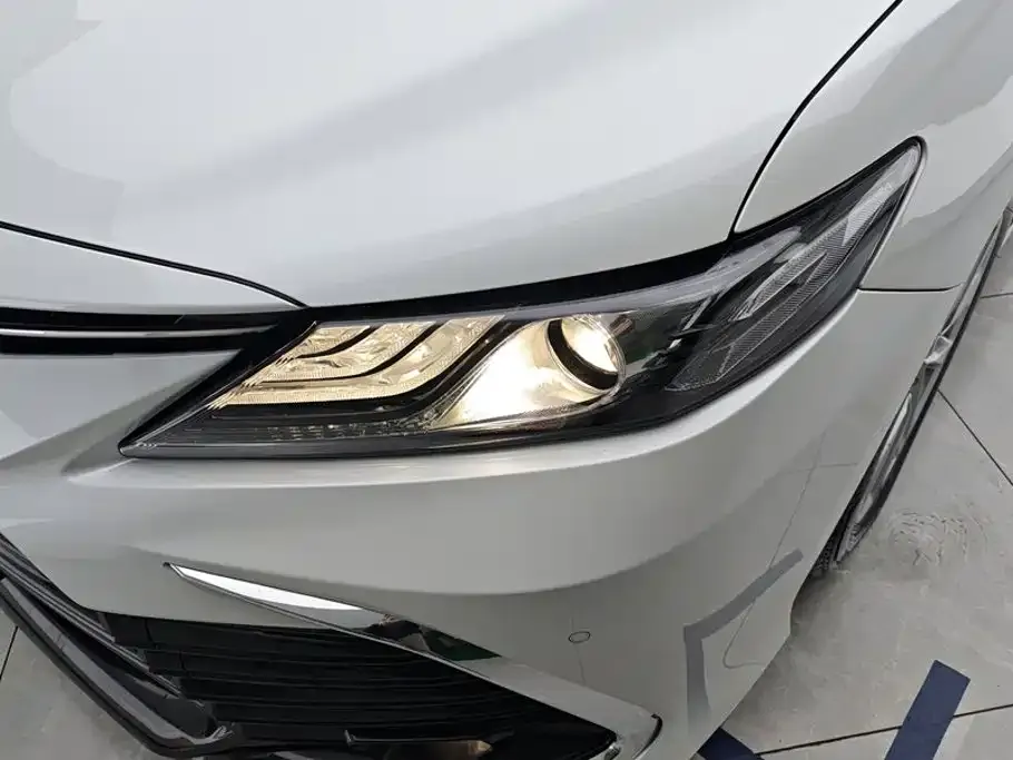 Toyota Camry — фото 10