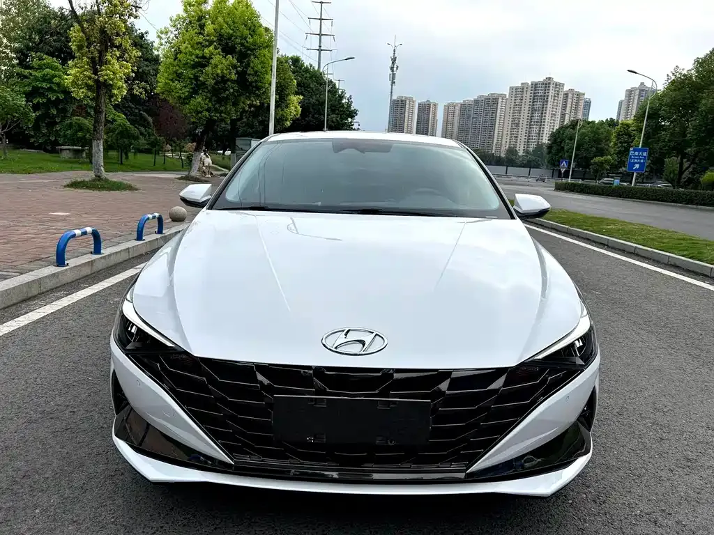 Hyundai Elantra — фото 8