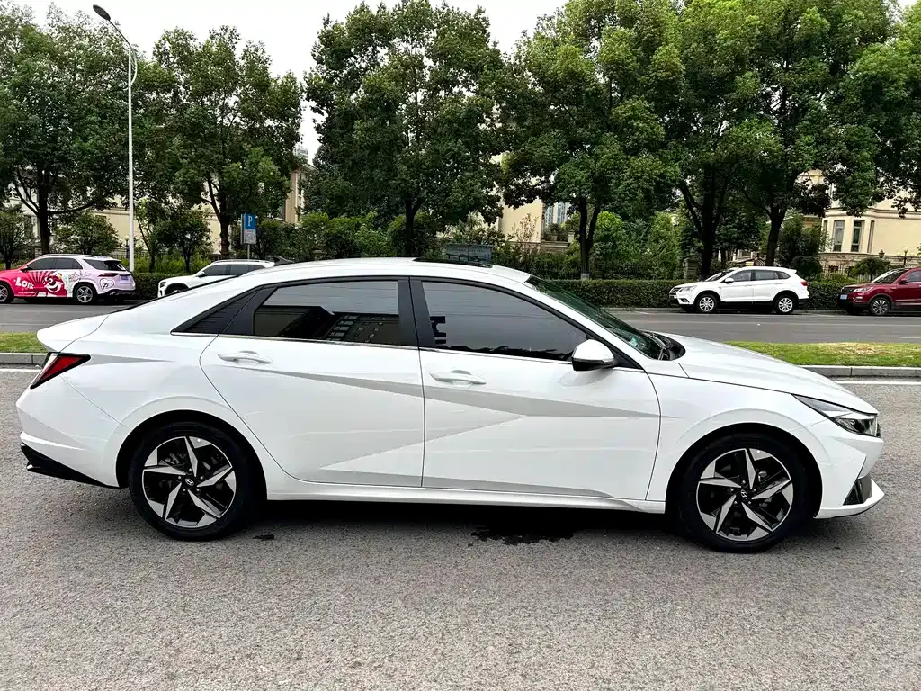 Hyundai Elantra — фото 6