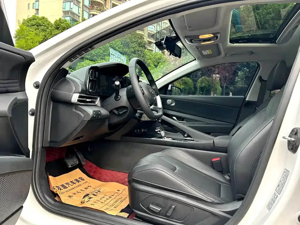 Hyundai Elantra — фото 2