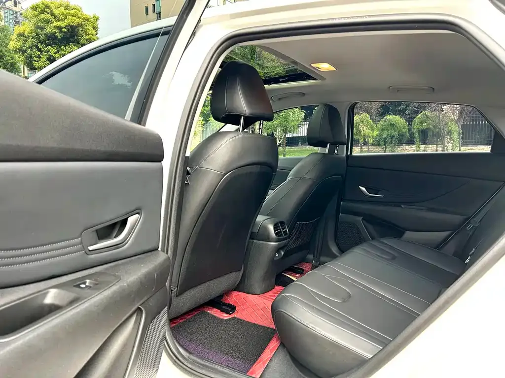 Hyundai Elantra — фото 3