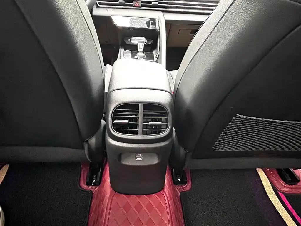Hyundai Elantra — фото 10
