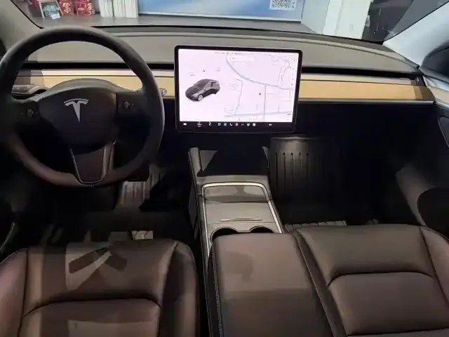 Tesla Model Y — фото 2