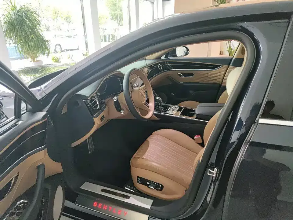 Bentley Flying Spur — фото 9