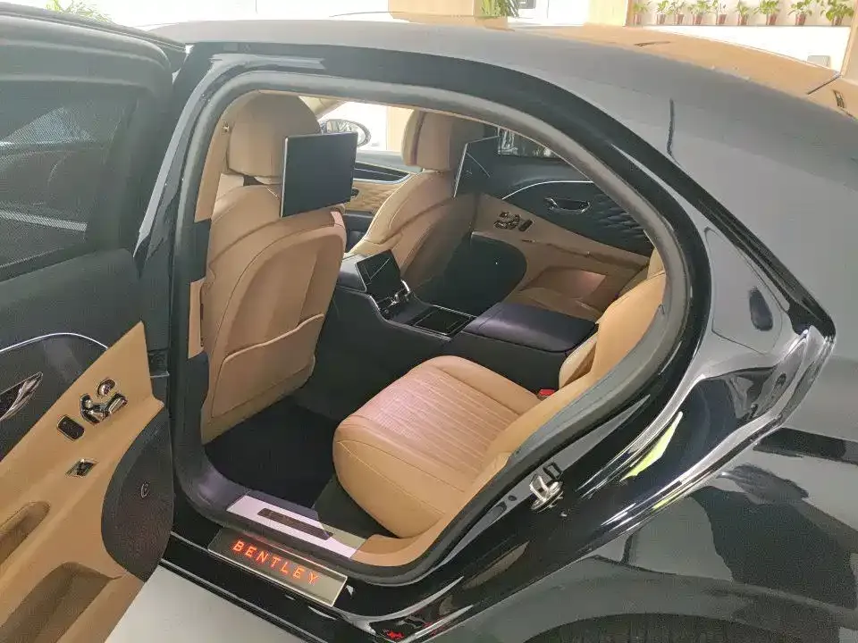 Bentley Flying Spur — фото 4