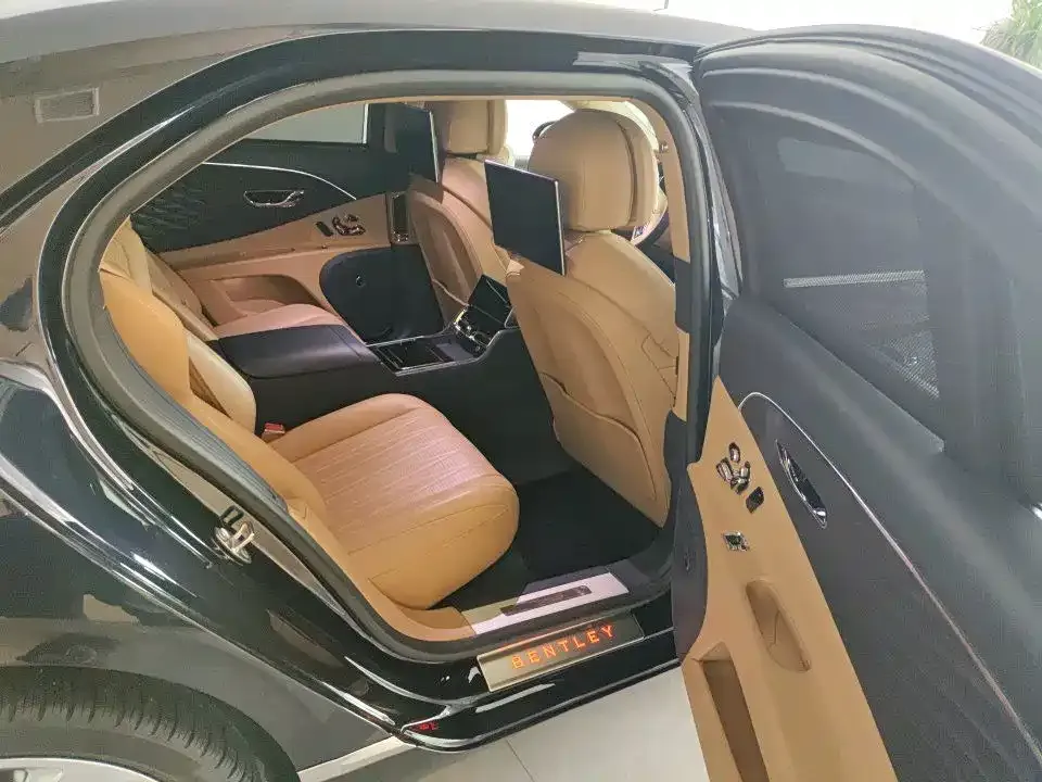 Bentley Flying Spur — фото 6