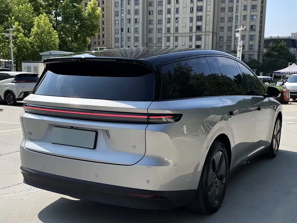 Li Auto i8 — фото 5