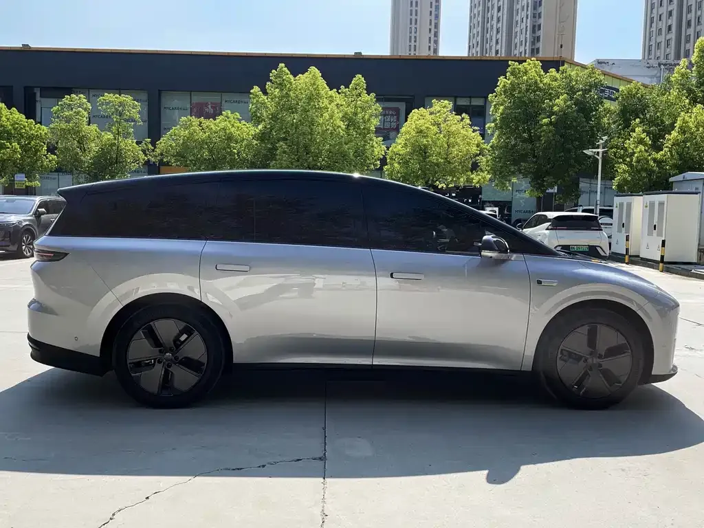 Li Auto i8 — фото 3
