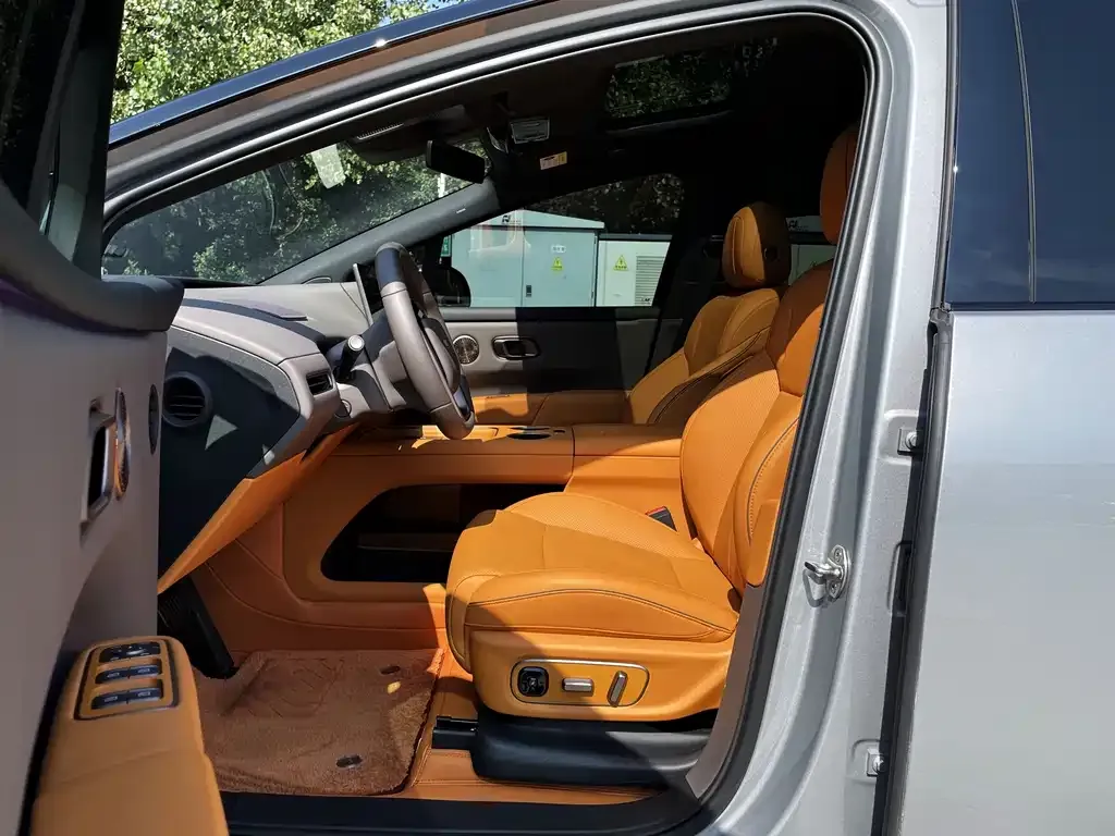 Li Auto i8 — фото 7