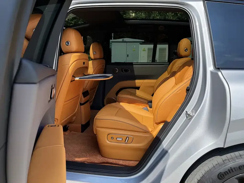 Li Auto i8 — фото 6