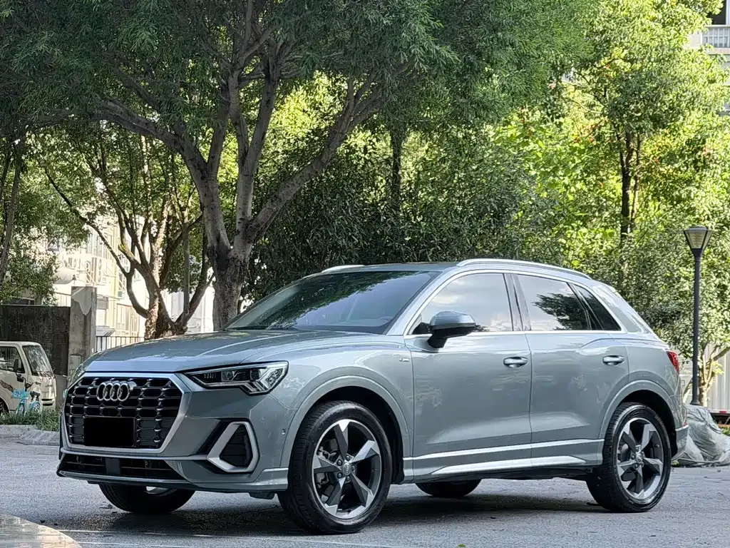 Audi Q3 — фото 1