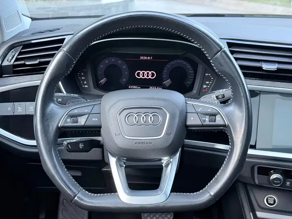 Audi Q3 — фото 10