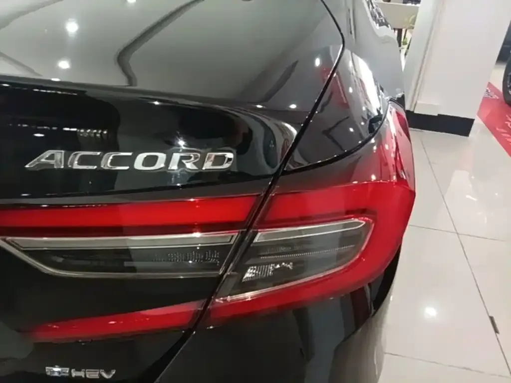 Honda Accord — фото 8