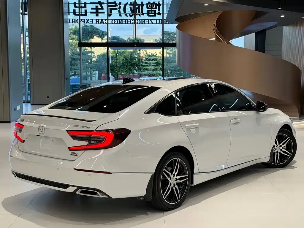 Honda Accord — фото 4