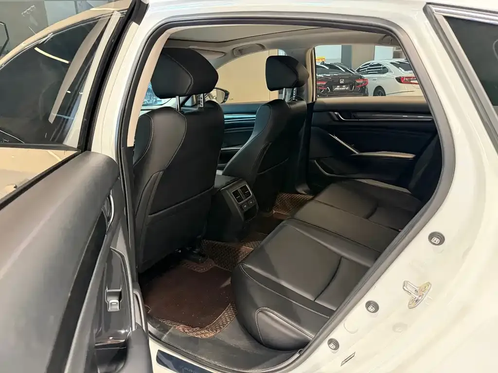 Honda Accord — фото 10