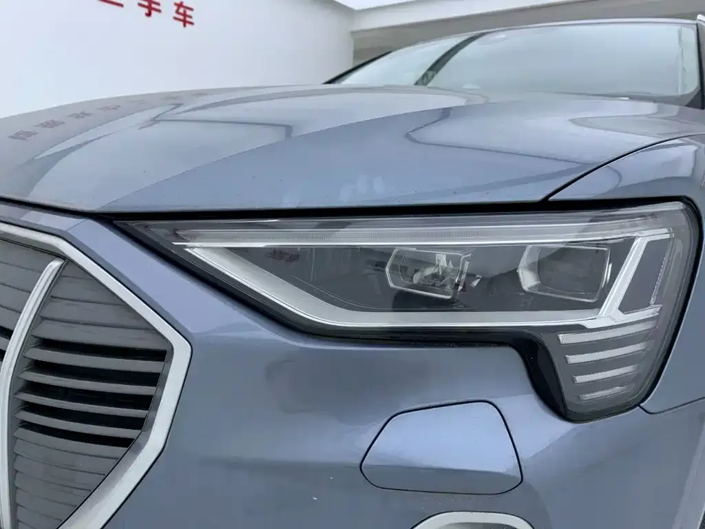 Audi e-tron — фото 10