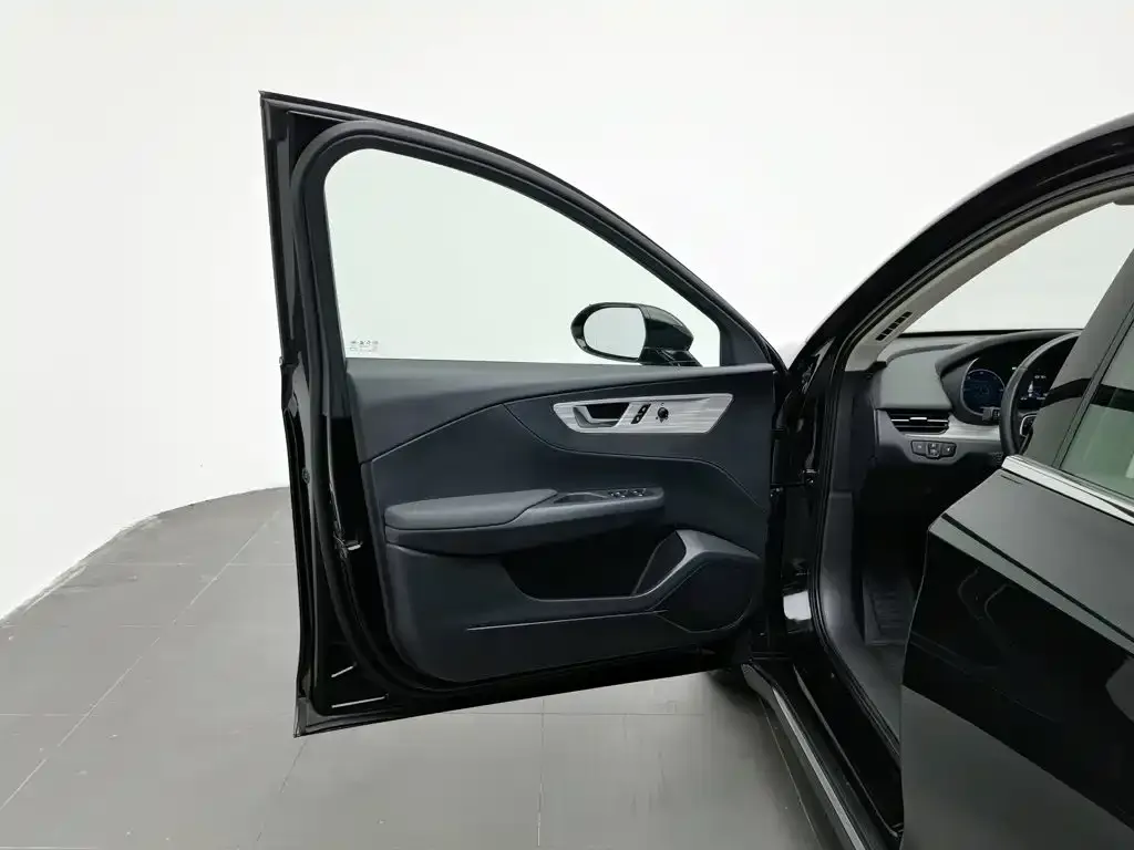 Hongqi E-QM5 — фото 7