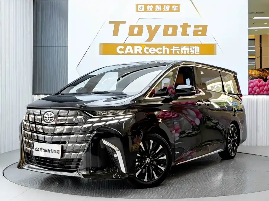 Toyota Alphard — фото 1