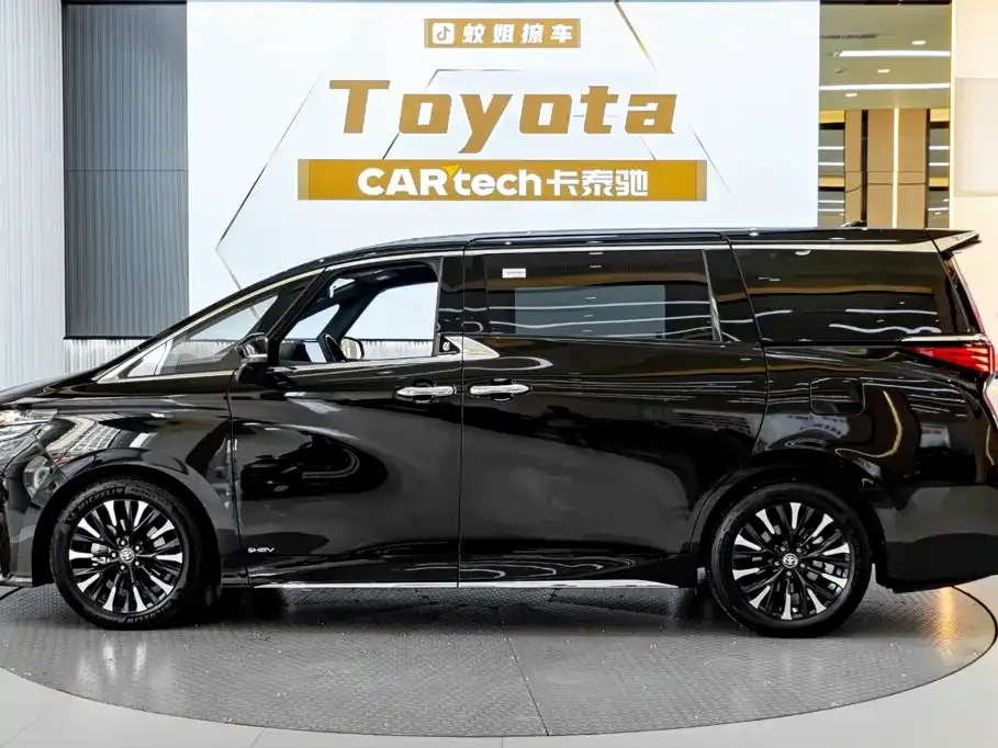 Toyota Alphard — фото 3