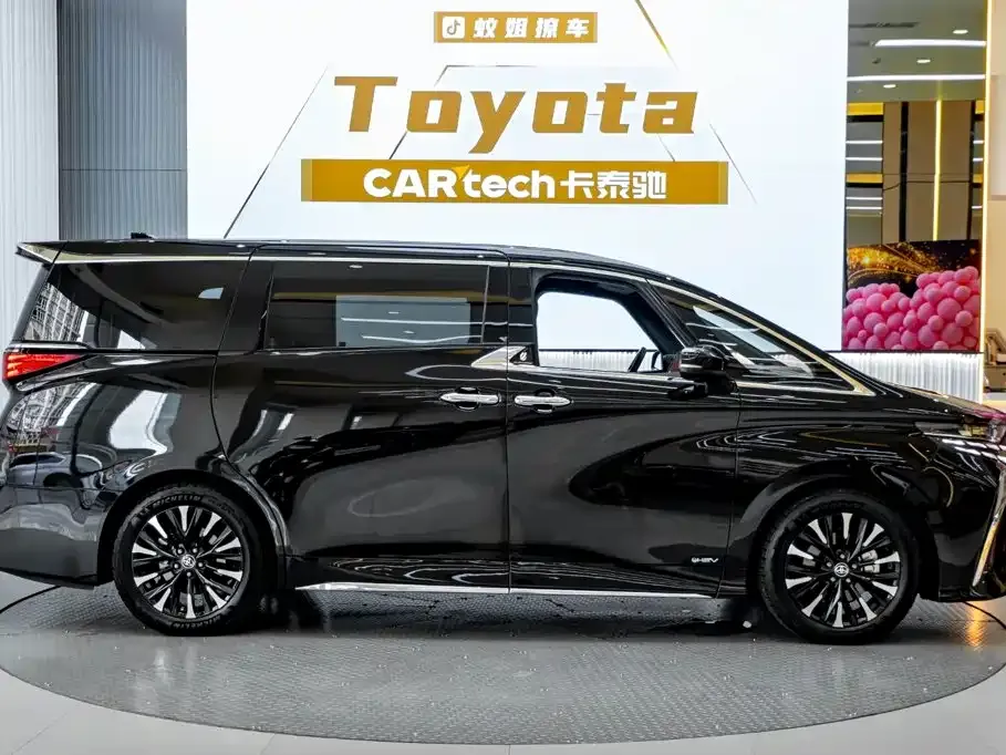 Toyota Alphard — фото 9