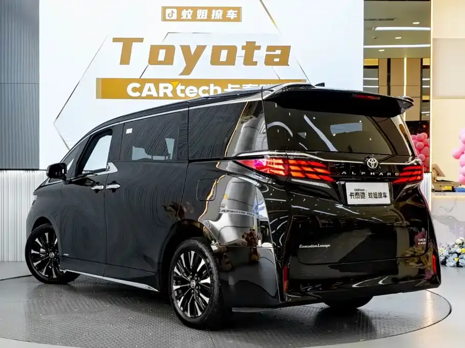 Toyota Alphard — фото 8