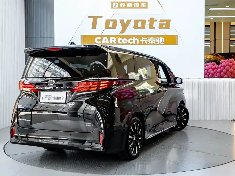 Toyota Alphard — фото 5