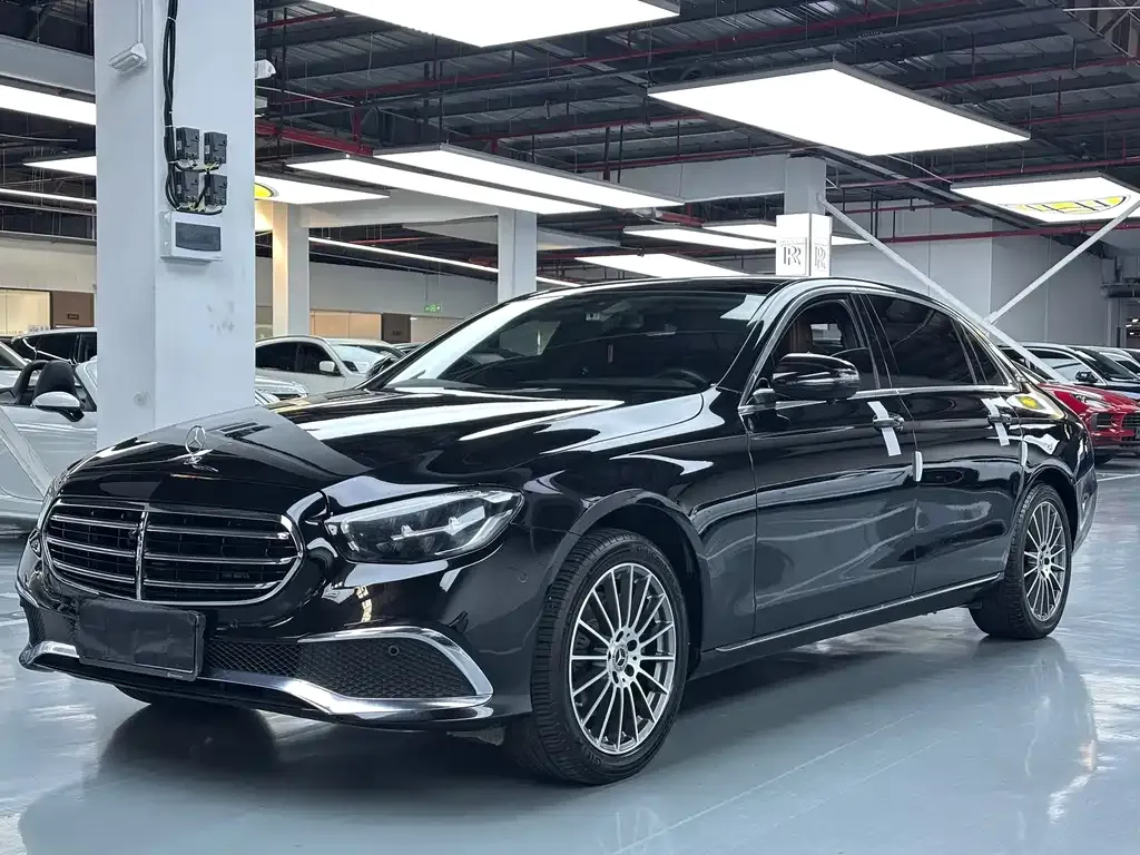 Mercedes-Benz E-Class — фото 1