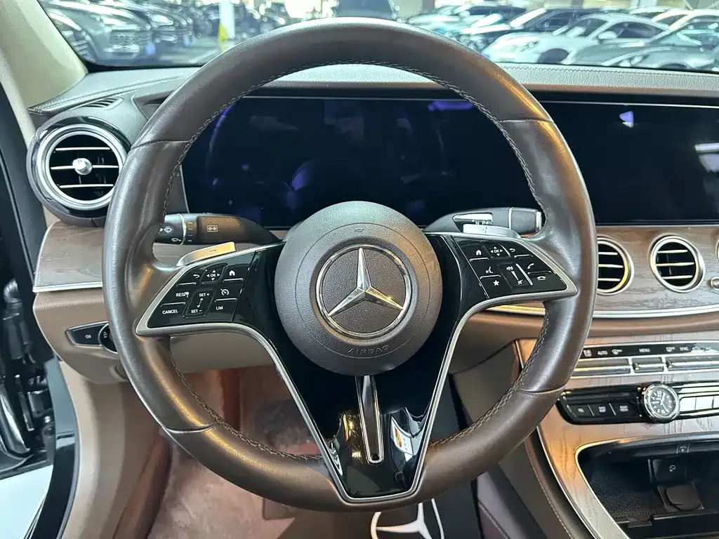 Mercedes-Benz E-Class — фото 10