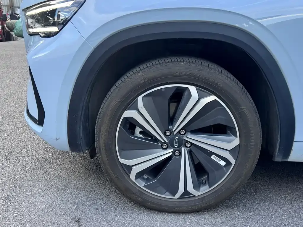 Geely Xingyue L — фото 3
