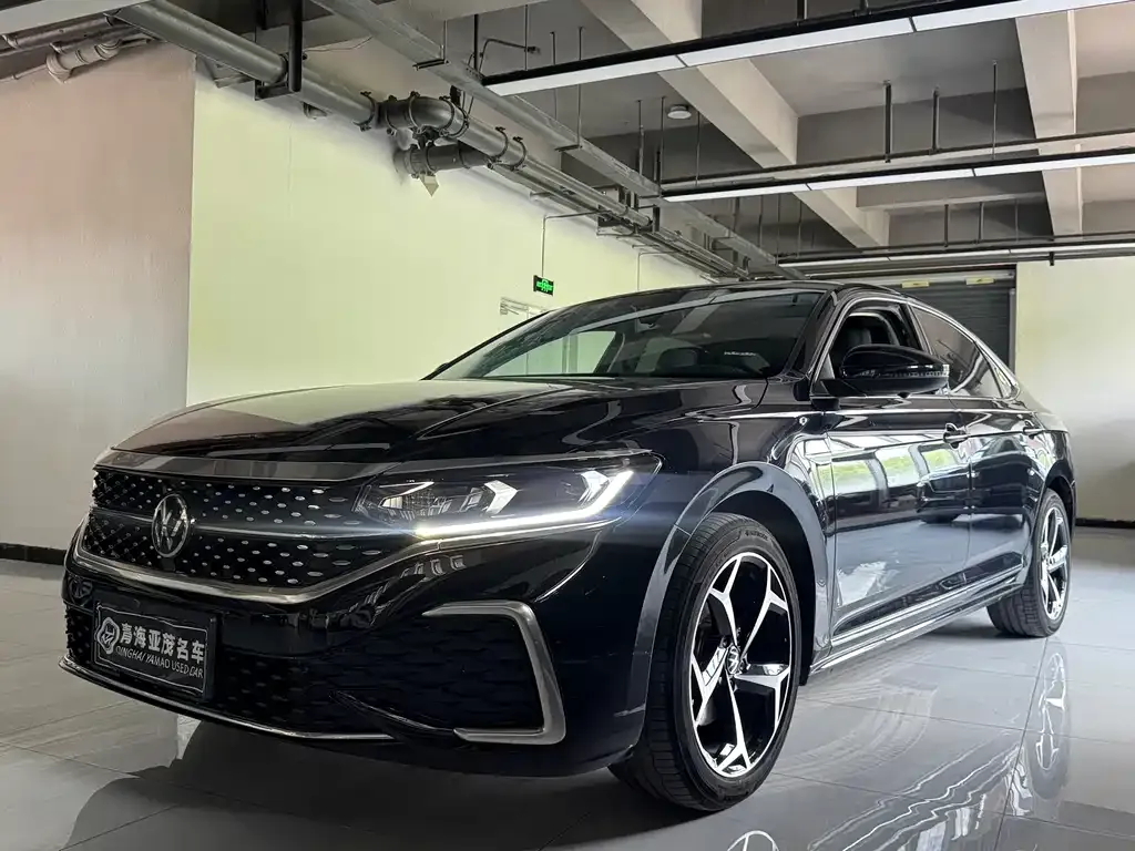 Volkswagen Passat — фото 1