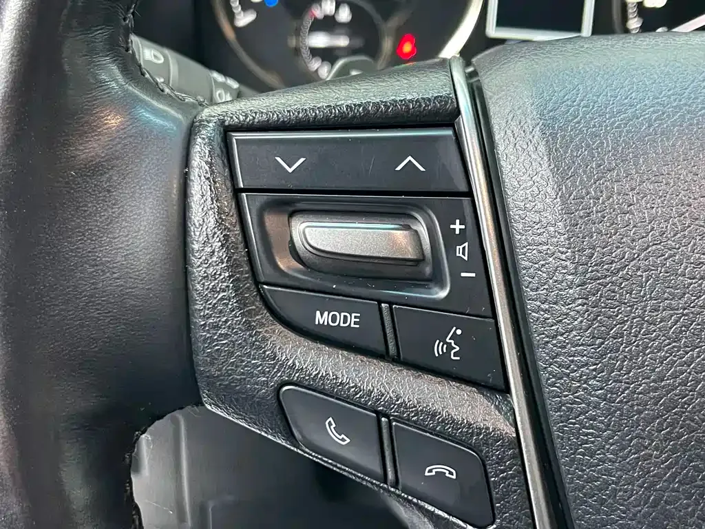 Toyota Vellfire — фото 4
