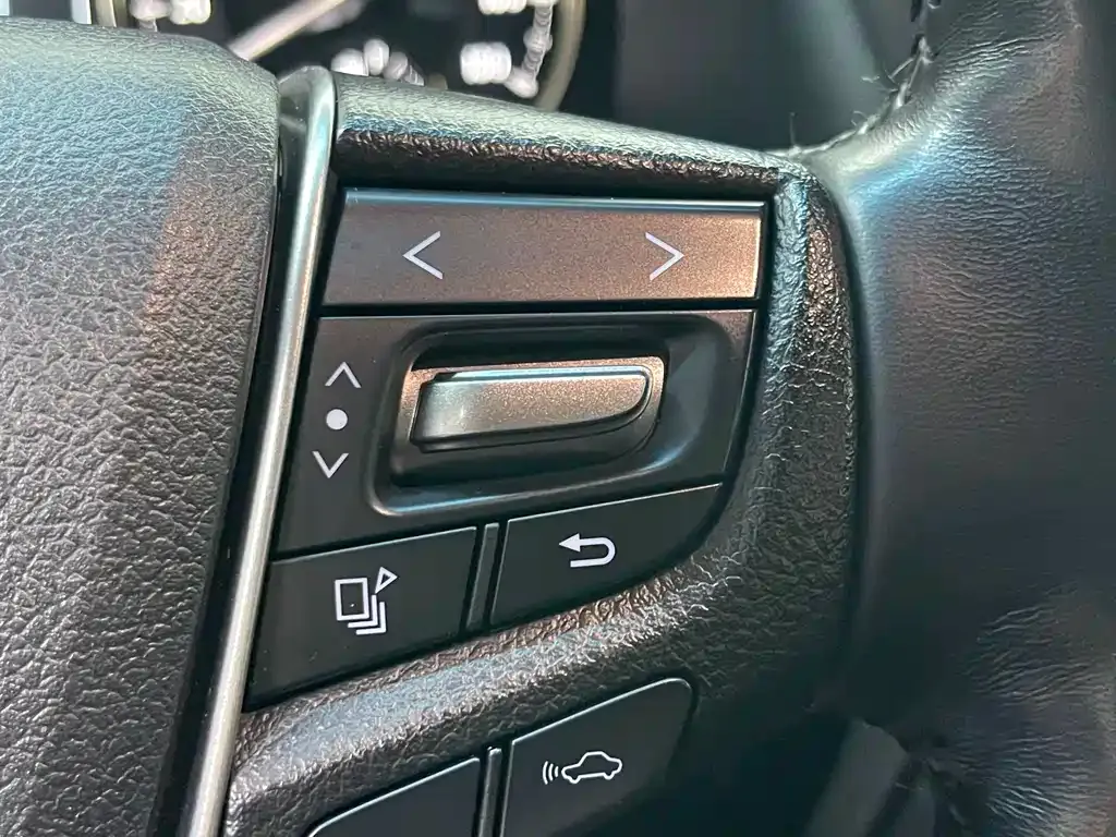 Toyota Vellfire — фото 6