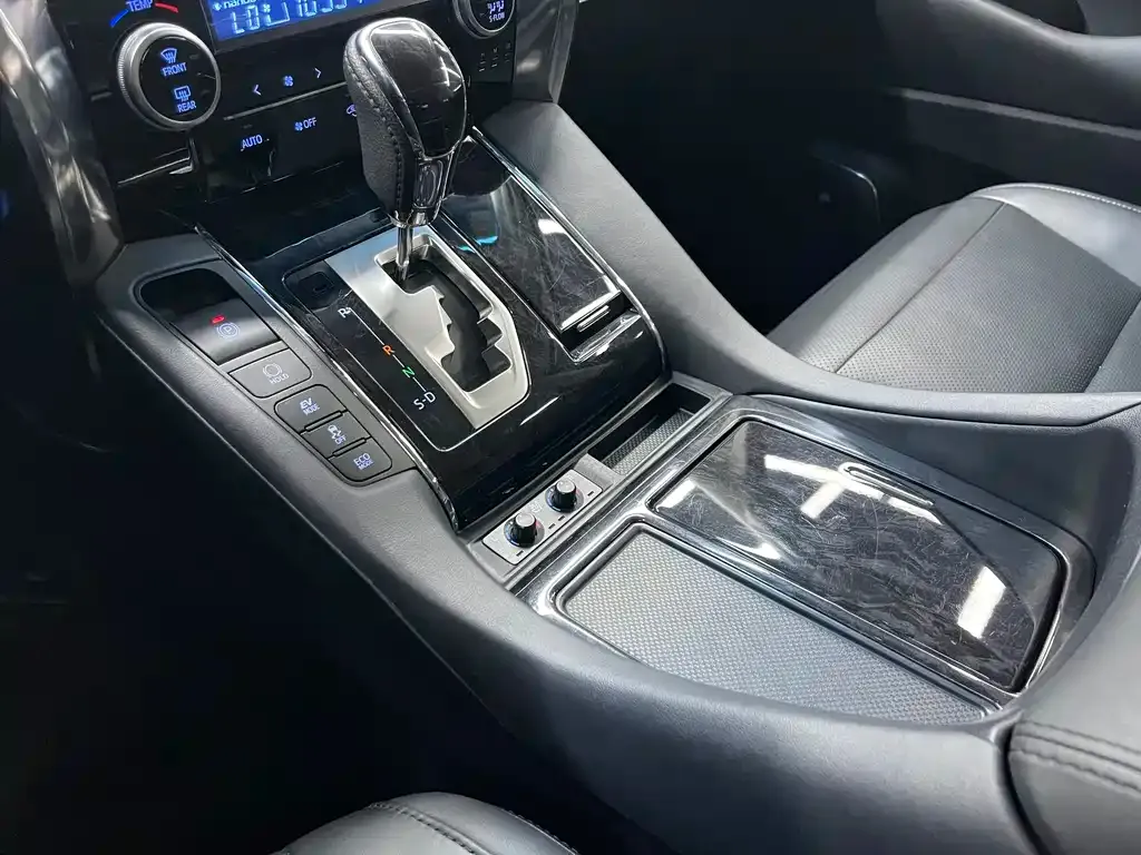 Toyota Vellfire — фото 9
