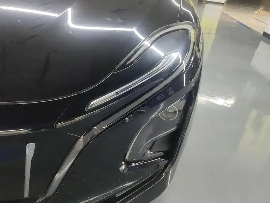 Hongqi E-QM5 — фото 10