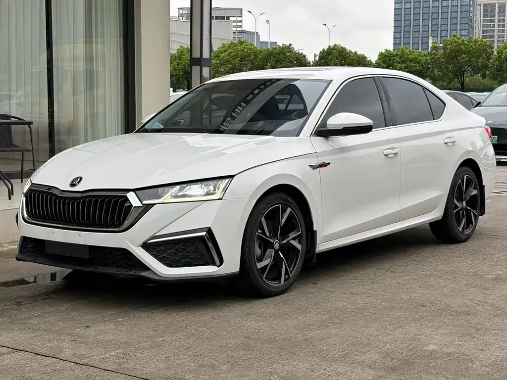 Skoda Octavia — фото 1